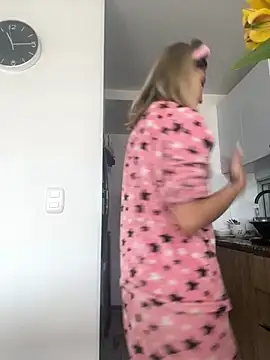 Snapshot of Ameellie chatting on September 23, 3:26 pm Ameellie online show from September 23, 3:26 pm