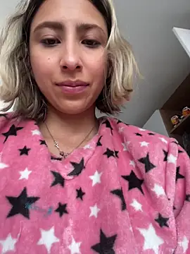 Snapshot of Ameellie chatting on December 3, 4:27 pm Ameellie online show from December 3, 4:27 pm