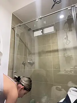 Snapshot of Ameellie chatting on December 17, 6:36 pm Ameellie online show from December 17, 6:36 pm