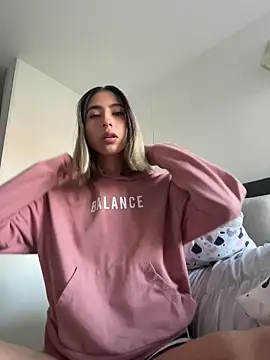 Snapshot of Ameellie chatting on February 14, 10:06 pm Ameellie online show from February 14, 10:06 pm