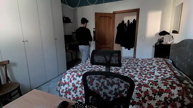 Snapshot of Alexox02 chatting on January 4, 10:38 am Alexox02 online show from January 4, 10:38 am