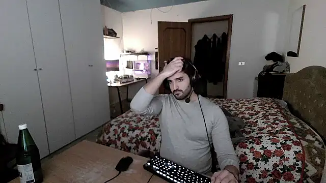 Snapshot of Alexox02 chatting on January 4, 5:47 pm Alexox02 online show from January 4, 5:47 pm