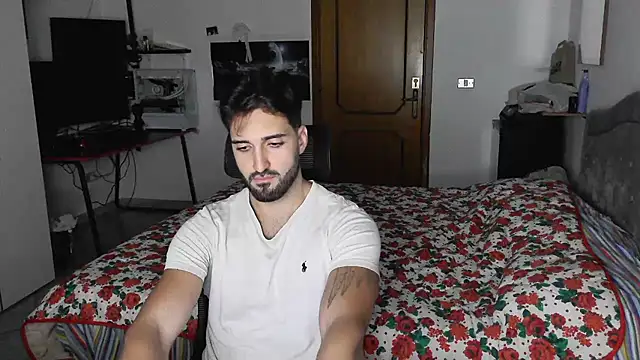 Snapshot of Alexox02 chatting on November 18, 8:35 pm Alexox02 online show from November 18, 8:35 pm