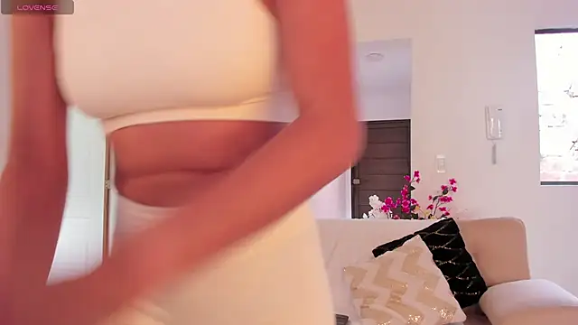 Snapshot of Alaia_Ferrer_ chatting on November 17, 8:14 pm Alaia Ferrer online show from November 17, 8:14 pm