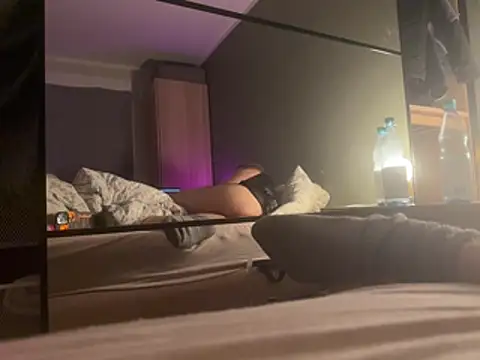 Snapshot of sissybitchx chatting on February 26, 1:32 pm sissybitchx online show from February 26, 1:32 pm