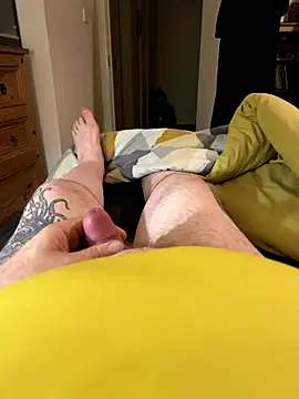 Snapshot of chatting on November 4, 9:03 pm online show from November 4, 9:03 pm