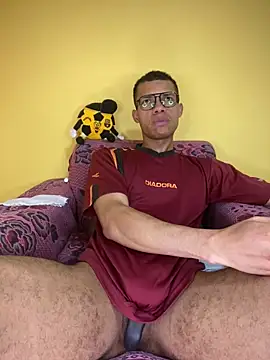 Snapshot of MoiseXxx_777 chatting on February 12, 9:52 am MoiseXxx 777 online show from February 12, 9:52 am
