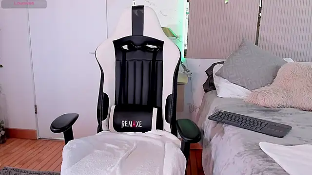 Jadeh Williams02 online show from March 11, 7:14 pm