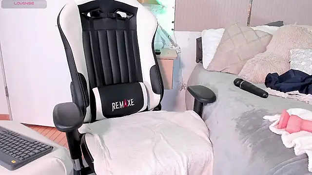 Jadeh Williams02 online show from March 14, 1:16 am