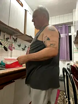 Snapshot of Russirayu chatting on September 19, 6:52 pm Russirayu online show from September 19, 6:52 pm