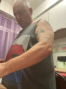 Snapshot of Russirayu chatting on October 14, 6:20 pm Russirayu online show from October 14, 6:20 pm