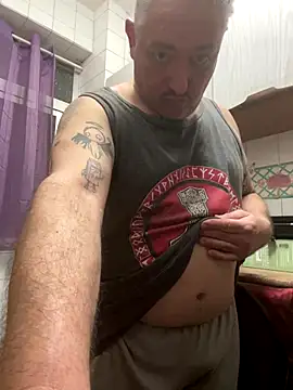 Snapshot of Russirayu chatting on October 29, 7:59 pm Russirayu online show from October 29, 7:59 pm