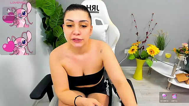 EveEvian online show from April 8, 3:34 pm