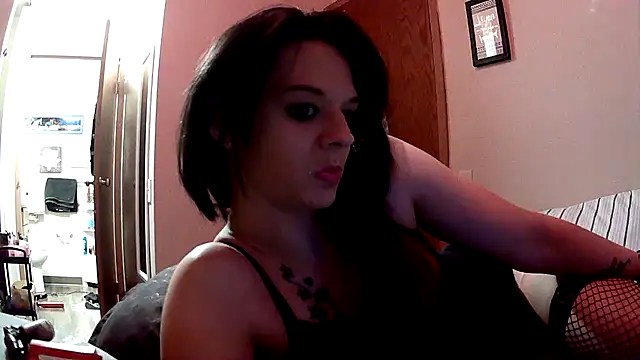 Snapshot of dangereyez0010 chatting on February 8, 12:17 am dangereyez0010 online show from February 8, 12:17 am