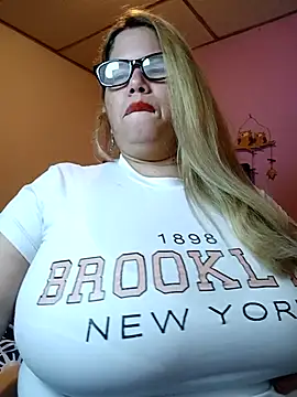 EllisW8 online show from February 17, 11:07 am