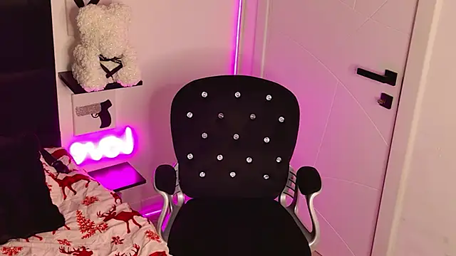 Snapshot of MissAmeliaa chatting on December 13, 7:53 pm MissAmeliaa online show from December 13, 7:53 pm