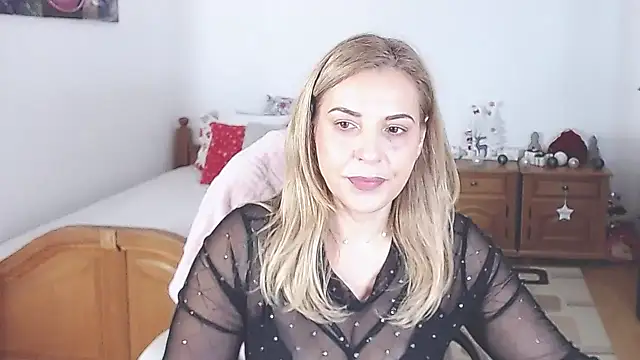 Snapshot of evamaria2024 chatting on December 9, 7:50 am evamaria2024 online show from December 9, 7:50 am