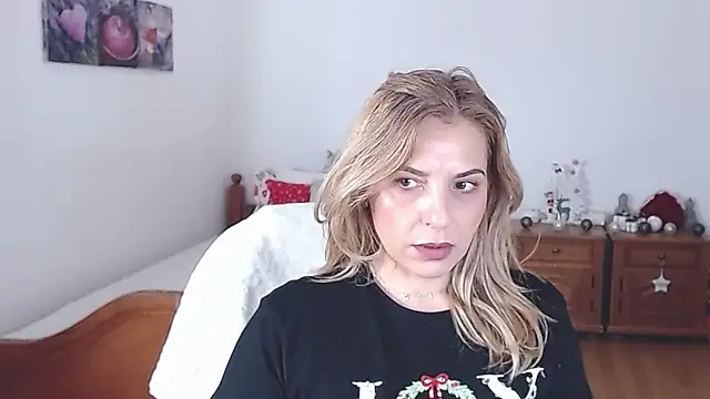 Snapshot of evamaria2024 chatting on December 16, 7:37 am evamaria2024 online show from December 16, 7:37 am