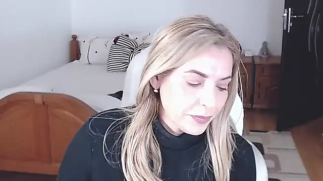 Snapshot of evamaria2024 chatting on February 6, 8:39 am evamaria2024 online show from February 6, 8:39 am