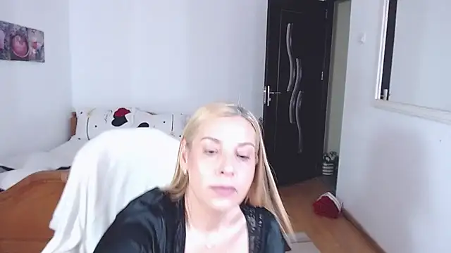 Snapshot of evamaria2024 chatting on September 23, 7:33 am evamaria2024 online show from September 23, 7:33 am