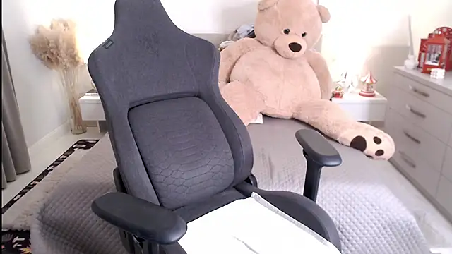 Smileyouarehere online show from February 2, 2:27 am