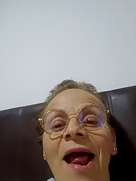 Snapshot of asleycavta chatting on October 2, 2:29 am asleycavta online show from October 2, 2:29 am