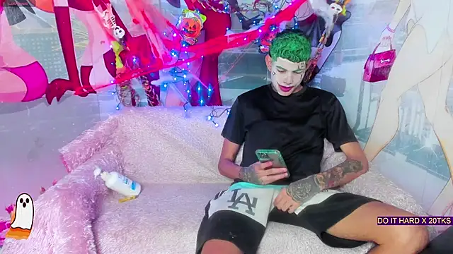 amazing group hot69 online show from October 31, 7:59 pm