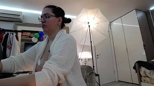 ILoveToFeelU online show from February 23, 2:51 am