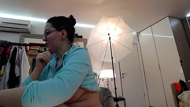 ILoveToFeelU online show from February 28, 6:32 am