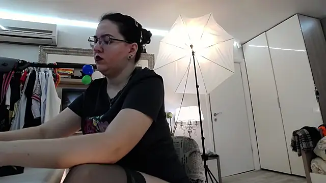 ILoveToFeelU online show from March 3, 7:17 pm