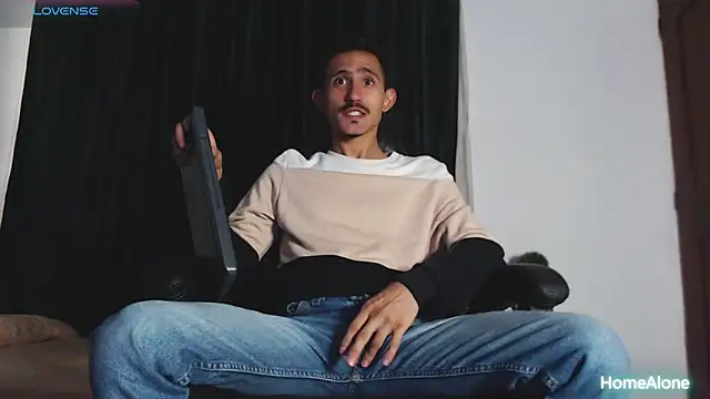 Snapshot of HomeAloneK chatting on March 12, 6:22 pm HomeAloneK online show from March 12, 6:22 pm