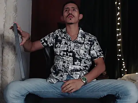 Snapshot of HomeAloneK chatting on September 21, 7:59 pm HomeAloneK online show from September 21, 7:59 pm