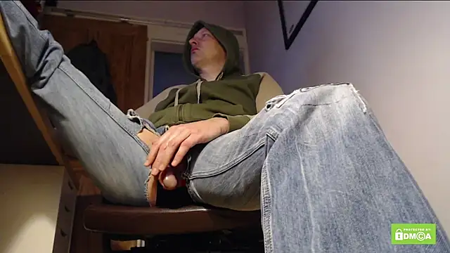 Snapshot of eatmycum4you_1baller chatting on January 23, 8:15 am eatmycum4you 1baller online show from January 23, 8:15 am