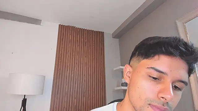 Snapshot of liam_collins21 chatting on February 2, 11:40 am liam collins21 online show from February 2, 11:40 am