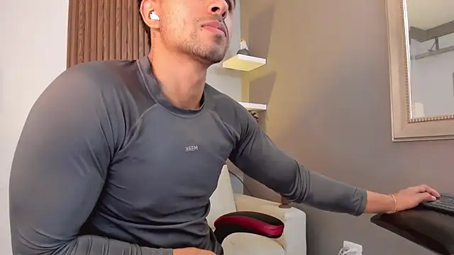 Snapshot of liam_collins21 chatting on February 21, 3:10 pm liam collins21 online show from February 21, 3:10 pm