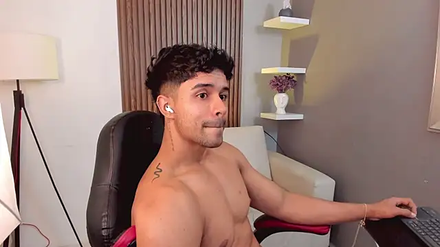 Snapshot of liam_collins21 chatting on February 21, 6:15 pm liam collins21 online show from February 21, 6:15 pm