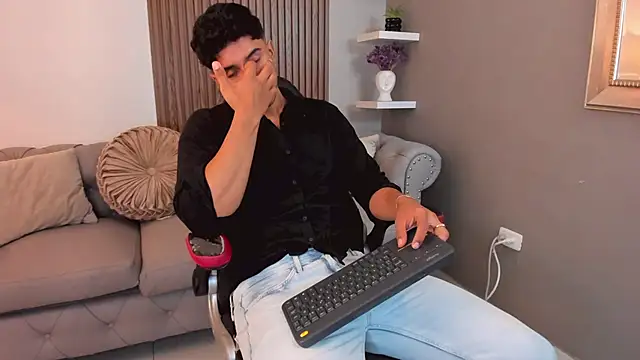 Snapshot of liam_collins21 chatting on March 1, 12:01 pm liam collins21 online show from March 1, 12:01 pm