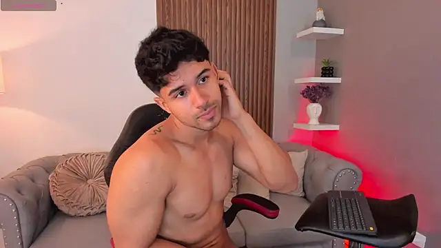 Snapshot of liam_collins21 chatting on March 10, 11:42 am liam collins21 online show from March 10, 11:42 am