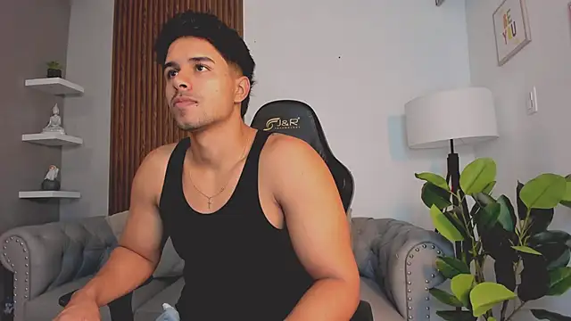 Snapshot of liam_collins21 chatting on October 2, 12:01 pm liam collins21 online show from October 2, 12:01 pm