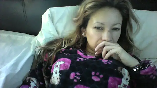 Snapshot of Paulita_x3 chatting on March 22, 11:32 am Paulita x3 online show from March 22, 11:32 am