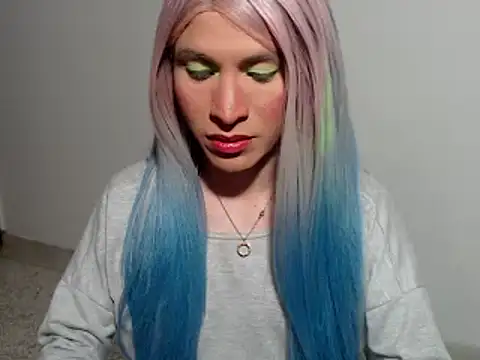 Snapshot of HugeDanex chatting on November 22, 4:33 am HugeDanex online show from November 22, 4:33 am