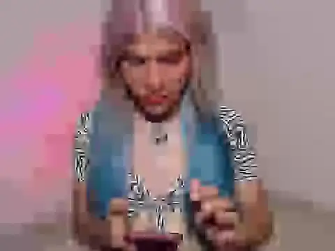 Snapshot of HugeDanex chatting on November 24, 4:12 am HugeDanex online show from November 24, 4:12 am