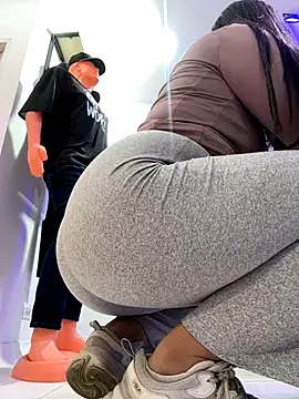 kim monti online show from December 4, 9:01 pm