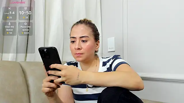 Lia walton online show from November 28, 5:04 pm