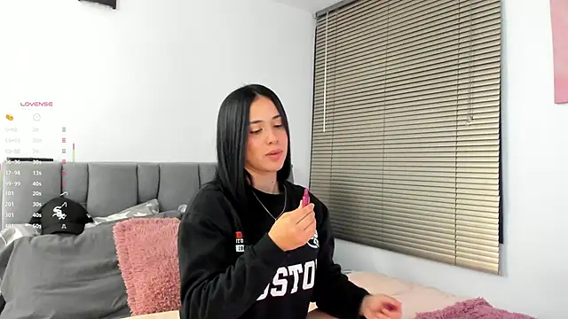 Snapshot of Gigi-bom chatting on January 6, 11:07 pm Gigi-bom online show from January 6, 11:07 pm