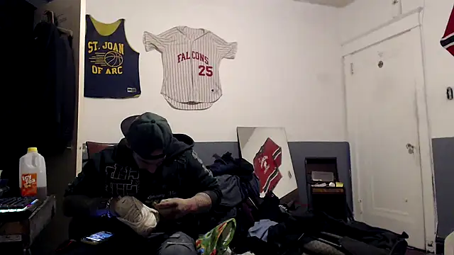 Snapshot of sledge901 chatting on February 1, 12:51 am sledge901 online show from February 1, 12:51 am