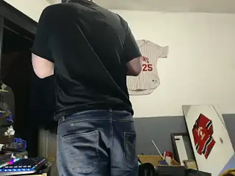 Snapshot of sledge901 chatting on February 18, 9:53 pm sledge901 online show from February 18, 9:53 pm