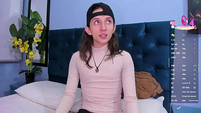 Snapshot of Feniix__ chatting on October 10, 4:22 am Feniix online show from October 10, 4:22 am