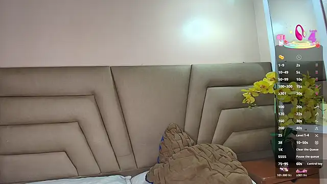 Snapshot of Feniix__ chatting on October 28, 5:00 am Feniix online show from October 28, 5:00 am