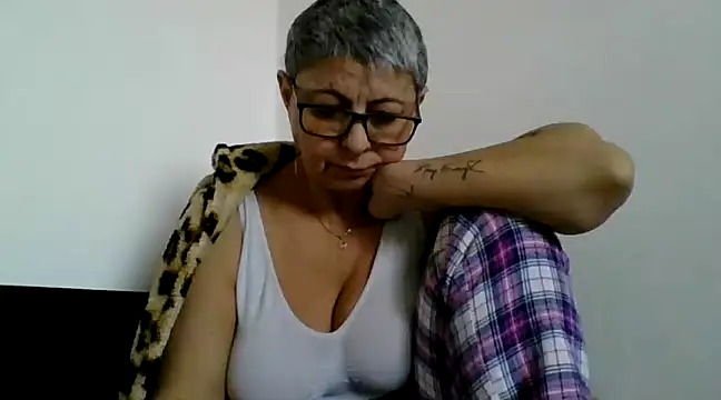 roseblak42 online show from February 20, 2:35 pm